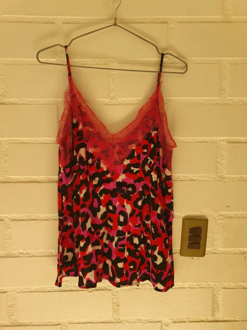 Blusa tipo lencero animal print