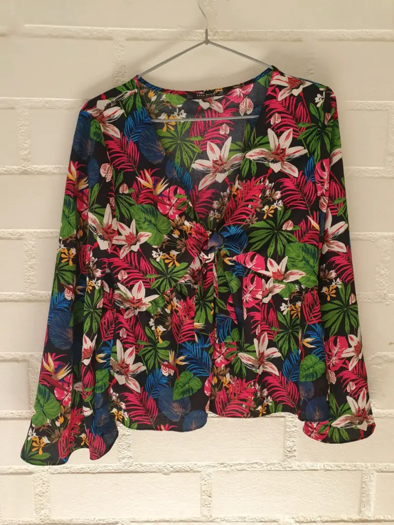 Blusa floral de mujer