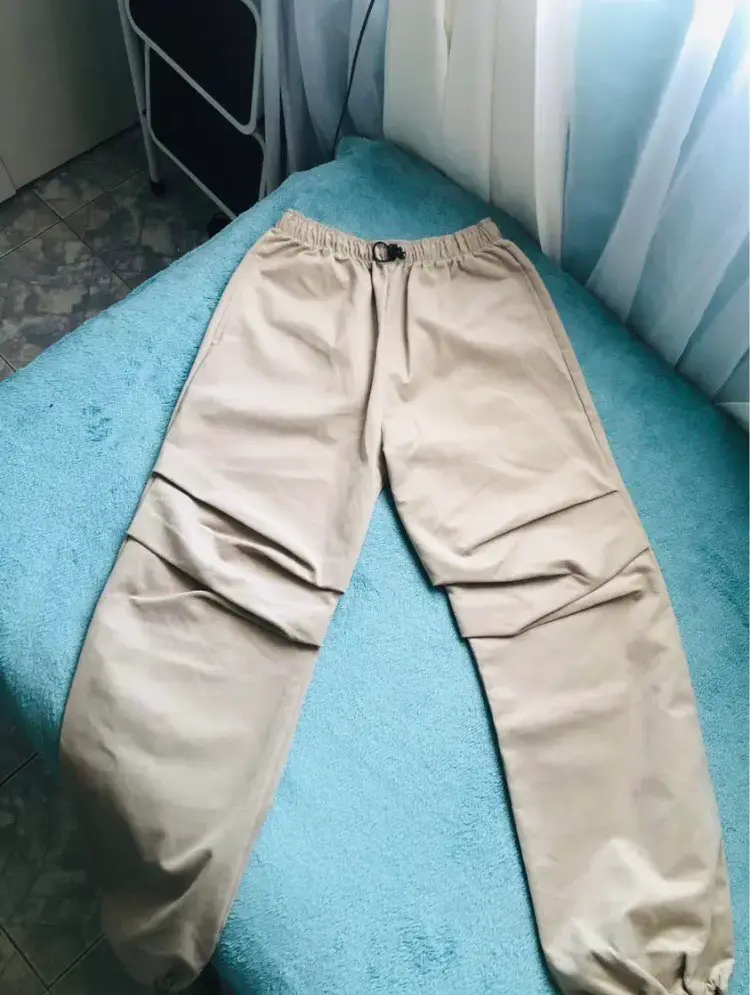 Pantalones cargo beige - 1