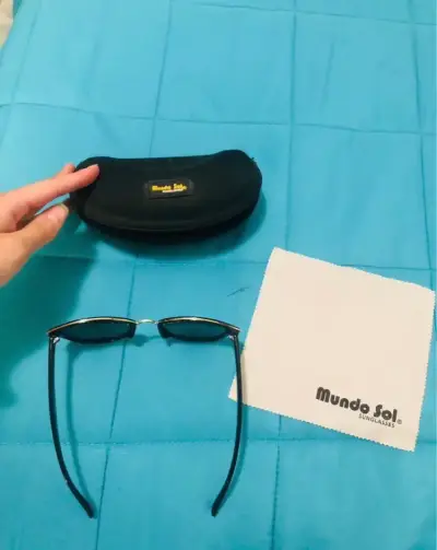 Gafas de sol con estuche - miniatura 2