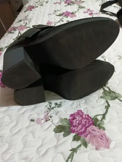 Botines negros con hebilla - miniatura 2