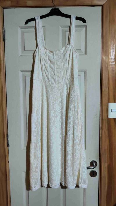 Vestido blanco de encaje - miniatura 1