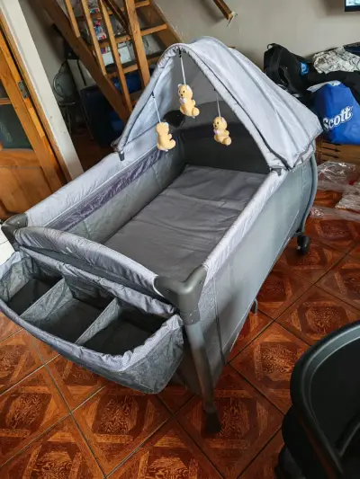 Cuna corral infanti sin uso - miniatura 4