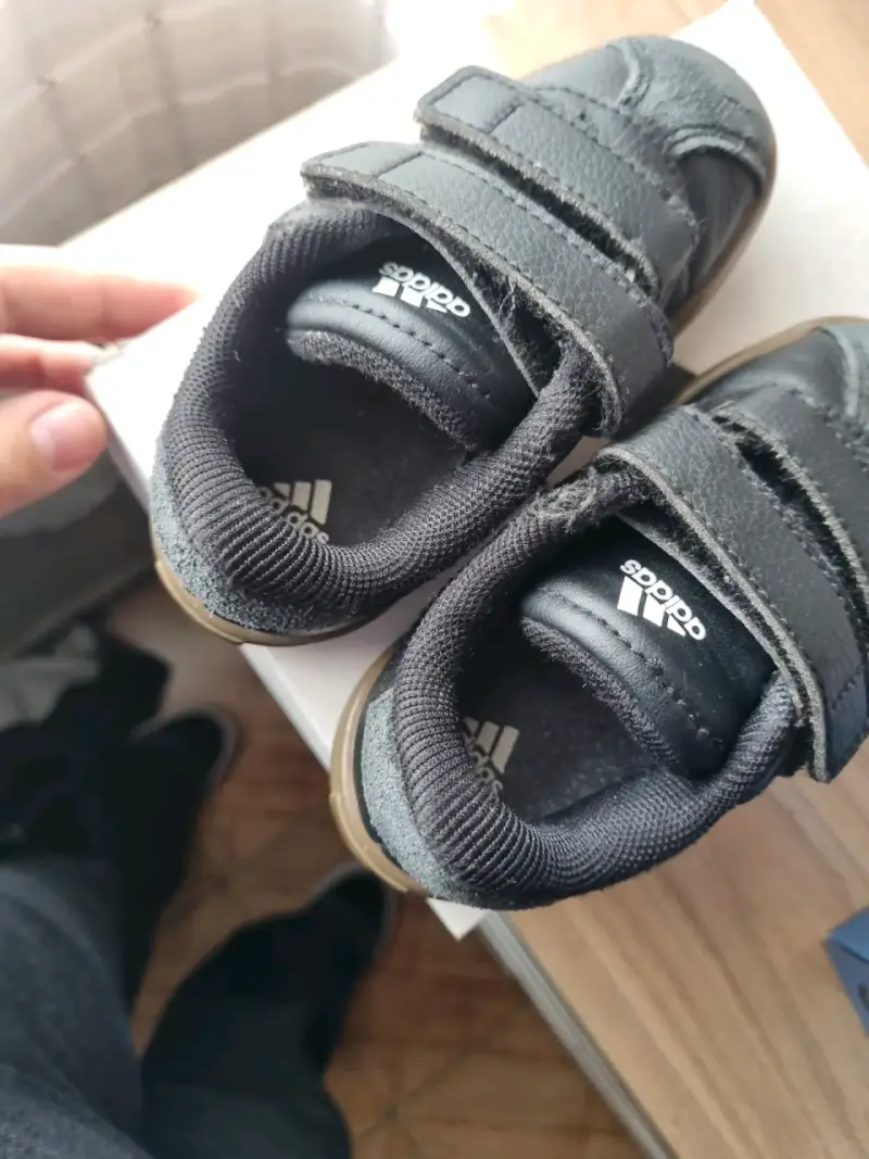 Zapatillas Adidas Court negras - 4