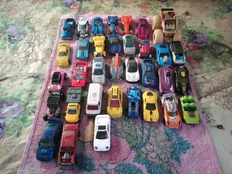 Colección de autos de juguete hotwheels - 1