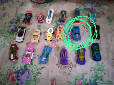 Colección de autos de juguete hotwheels - miniatura 2