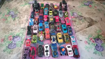 Colección de autos de juguete hotwheels - miniatura 3