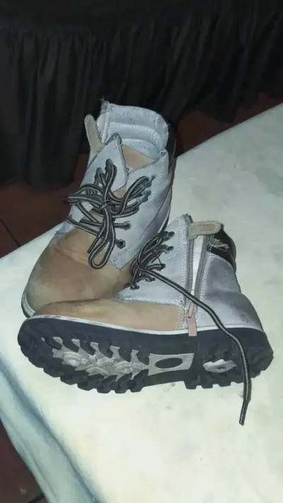 Botines de cuero gris y marrón - miniatura 1
