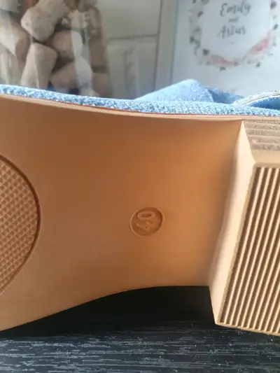 Zapatos azul con tacón - miniatura 1
