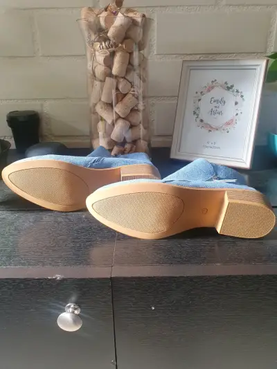 Zapatos azul con tacón - miniatura 2