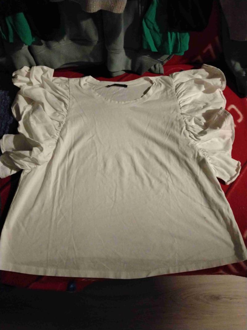 Polera blanca con mangas abullonadas - 1