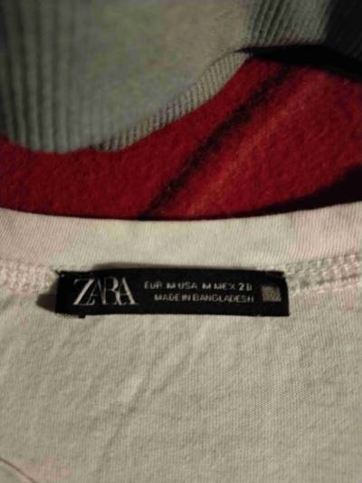 Polera blanca con mangas abullonadas - miniatura 2