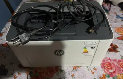 Impresora láser HP blanca - miniatura 1