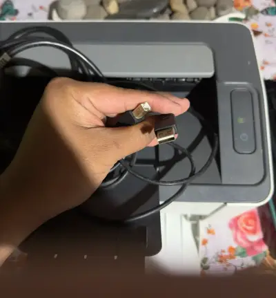 Impresora láser HP blanca - miniatura 3