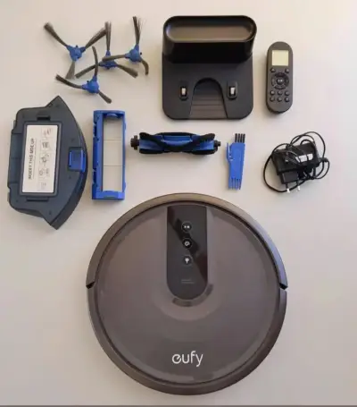 Robot aspirador Eufy con accesorios - miniatura 1