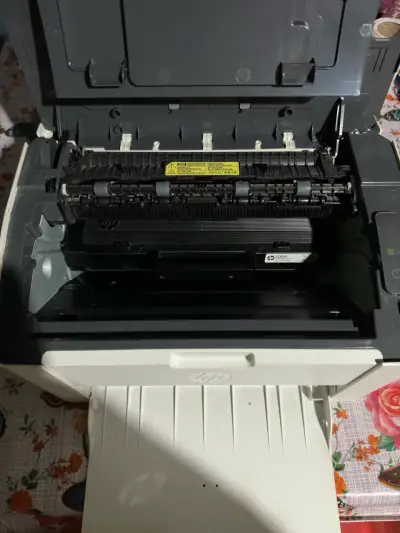 Impresora láser HP blanca - miniatura 4