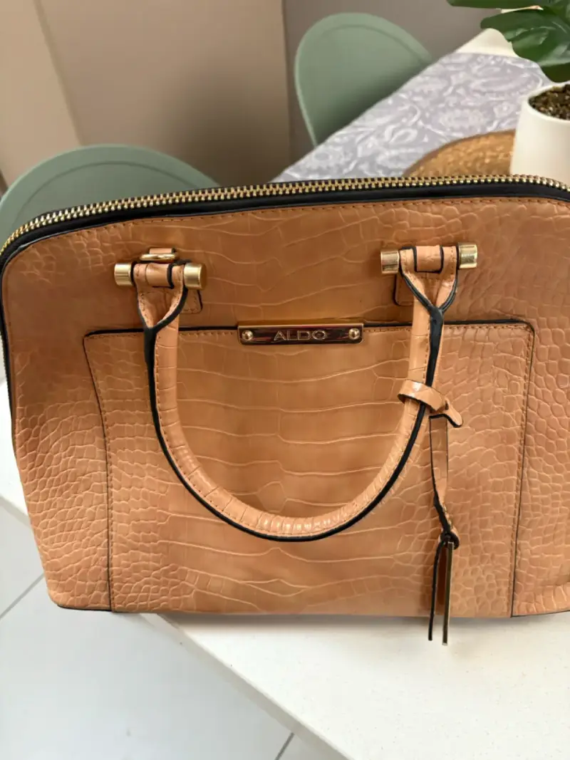 Cartera Aldo cuero sintético café
