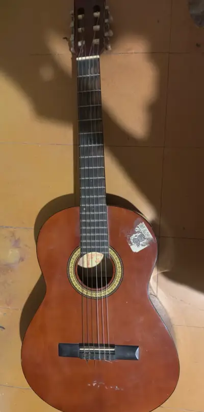 Guitarra clásica marrón - miniatura 1