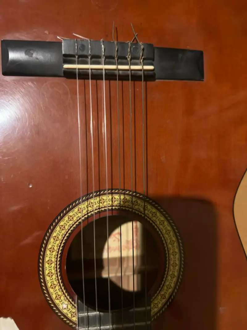 Guitarra clásica marrón - 4