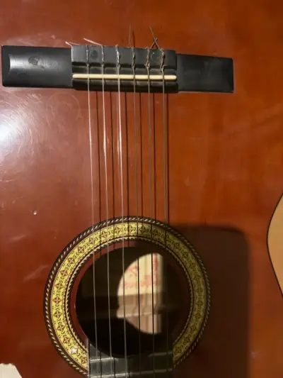 Guitarra clásica marrón - miniatura 4
