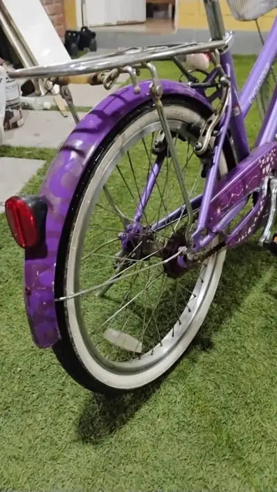 Bicicleta morada con canasto - miniatura 4