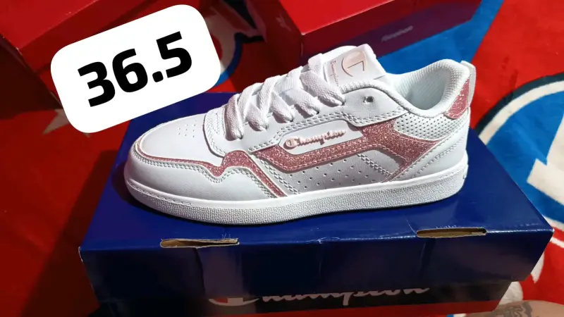 Zapatillas champions blancas con detalles rosados