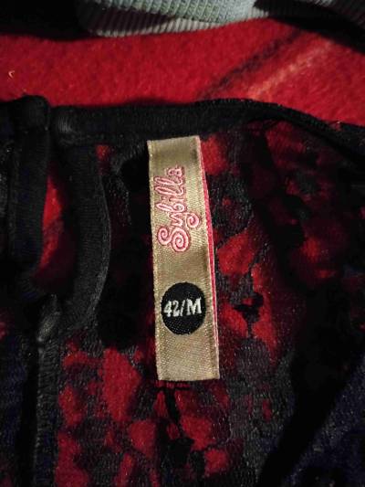 Blusa negra encaje floral - miniatura 2