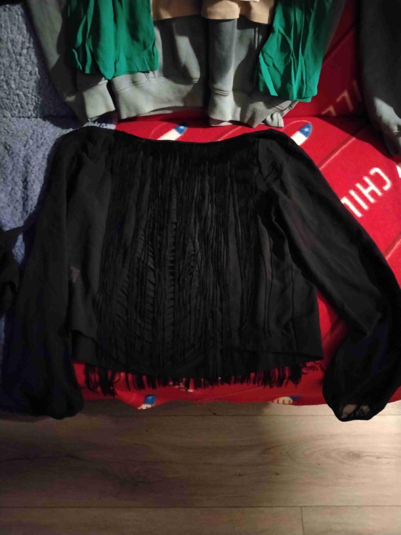 Blusa negra con flecos - 1