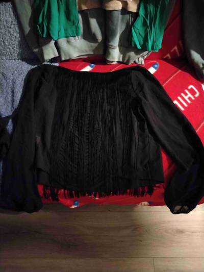 Blusa negra con flecos - miniatura 1