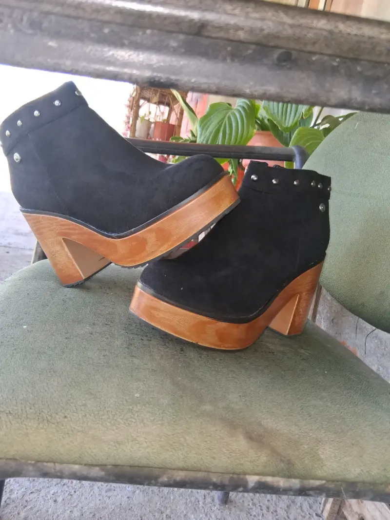 Botines negros de tacón alto