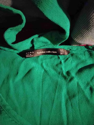 Blusa verde manga larga - miniatura 2