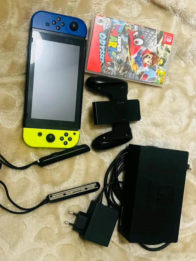 Consola Nintendo Switch v1 + accesorios y Odyssey - 3