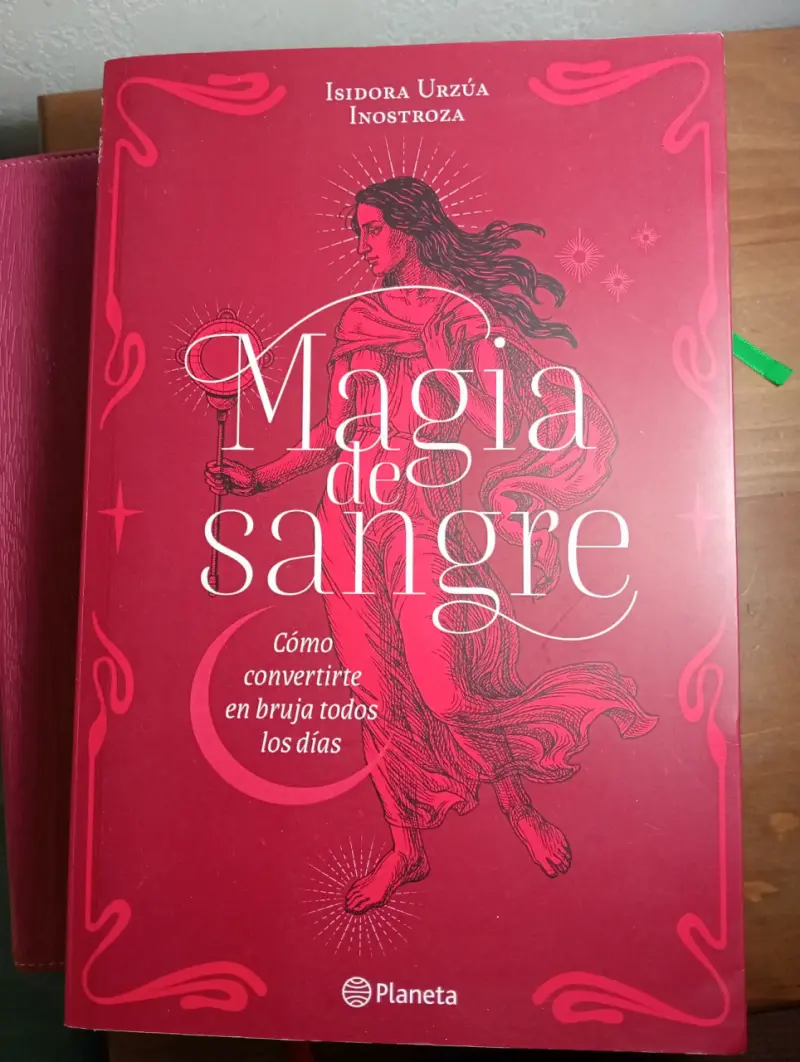 Libro 'Magia de Sangre' Isidora Urzúa - 1