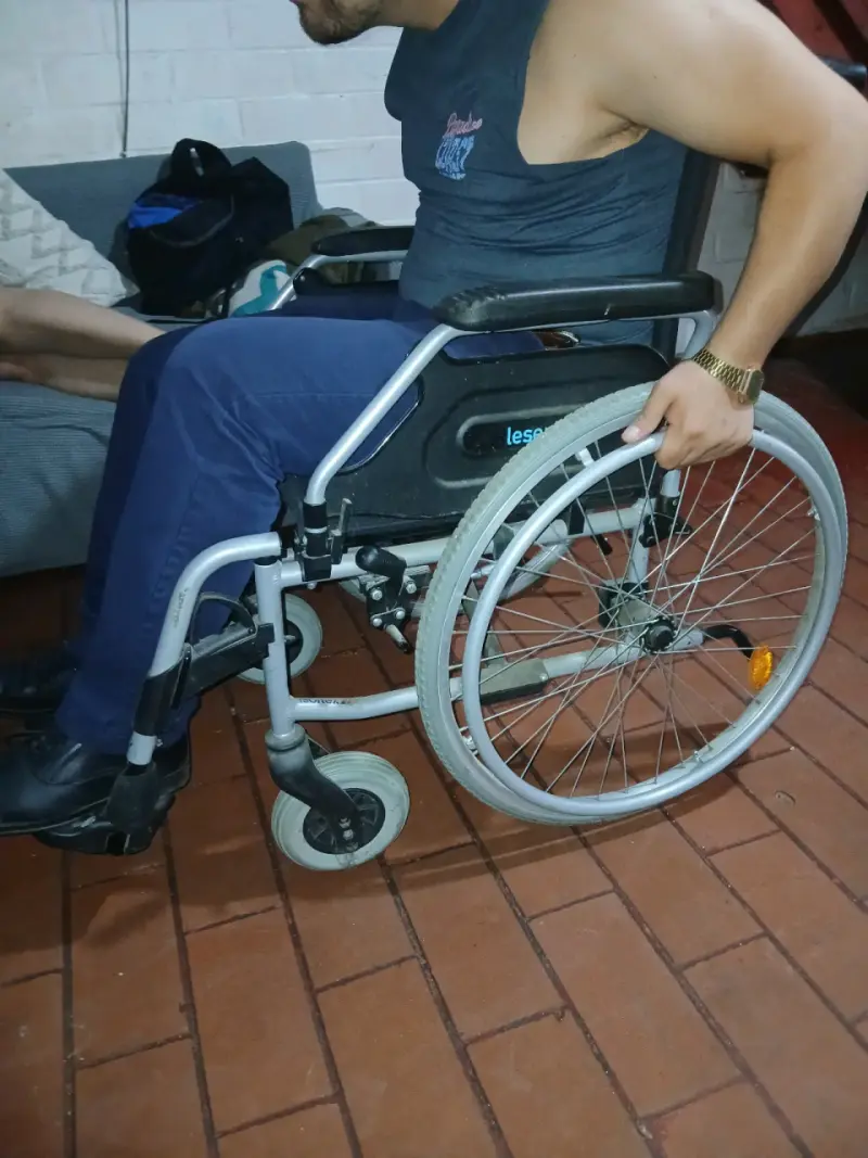 Silla de ruedas manual ligera - 1