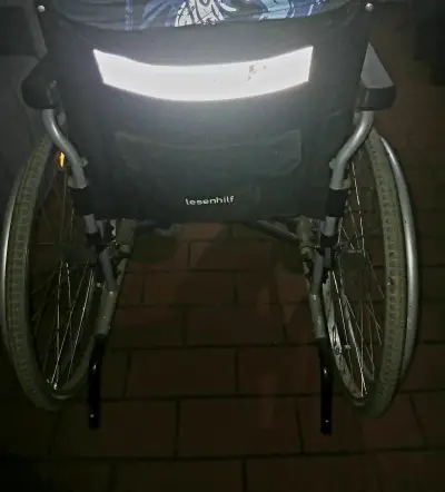 Silla de ruedas manual ligera - miniatura 3