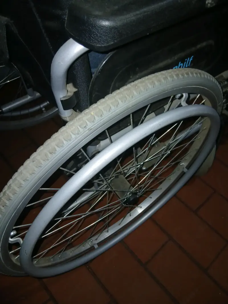 Silla de ruedas manual ligera - 4