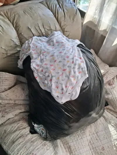 Ropa de bebé usada en bolsa - miniatura 1