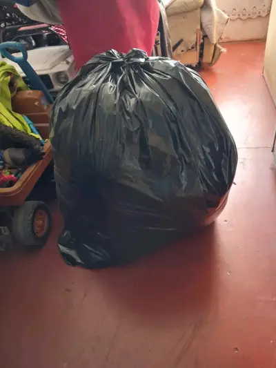 Ropa de bebé usada en bolsa - miniatura 4