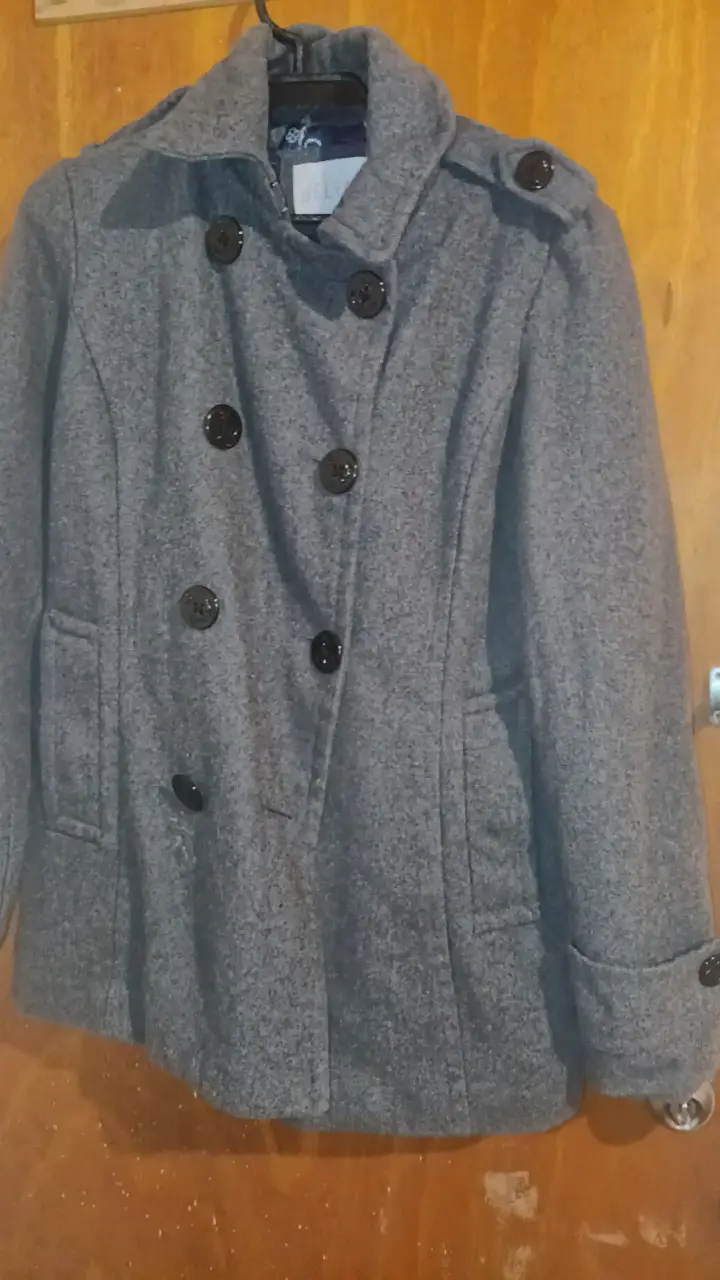 Abrigo gris estilo clásico