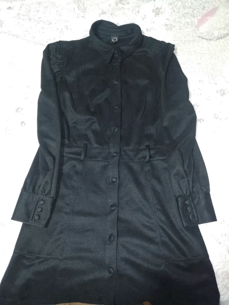 Vestido negro con botones - 1