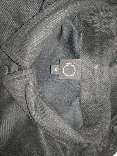 Vestido negro con botones - miniatura 4