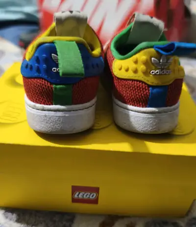 Zapatillas LEGO Adidas coloridas - miniatura 1