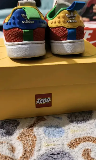Zapatillas LEGO Adidas coloridas - miniatura 2