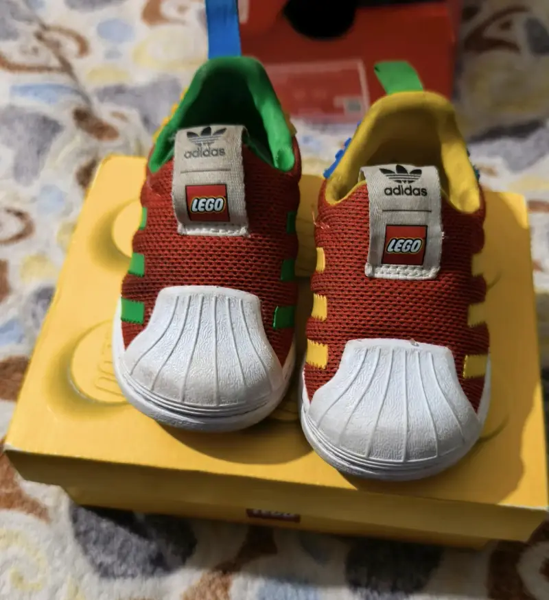 Zapatillas LEGO Adidas coloridas - 4