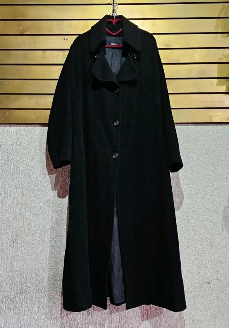 Abrigo largo negro elegante - 1