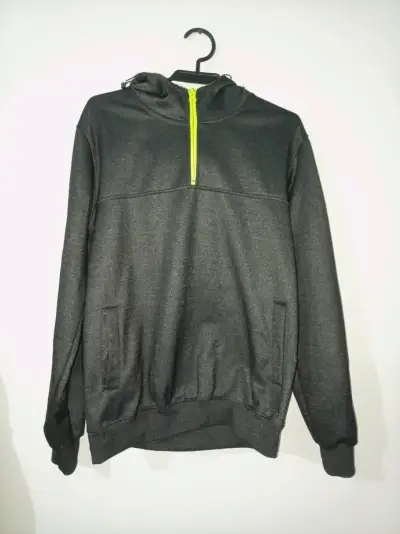 Polerón negro con cierre verde fluorescente - miniatura 2
