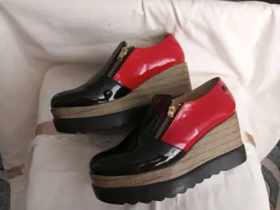 Zapatos plataforma rojo y negro - miniatura 1