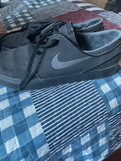 Zapatillas negras - miniatura 2