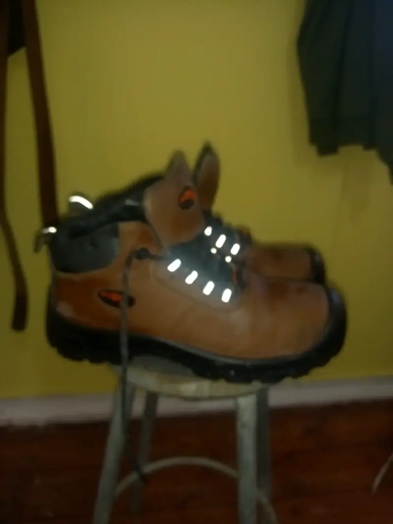 Bototos de Seguridad y Pantalones de trabajo. - 1