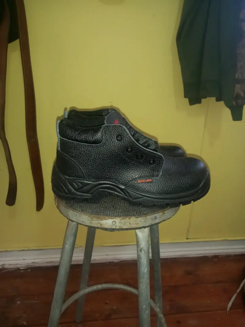 Bototos de Seguridad y Pantalones de trabajo. - 3